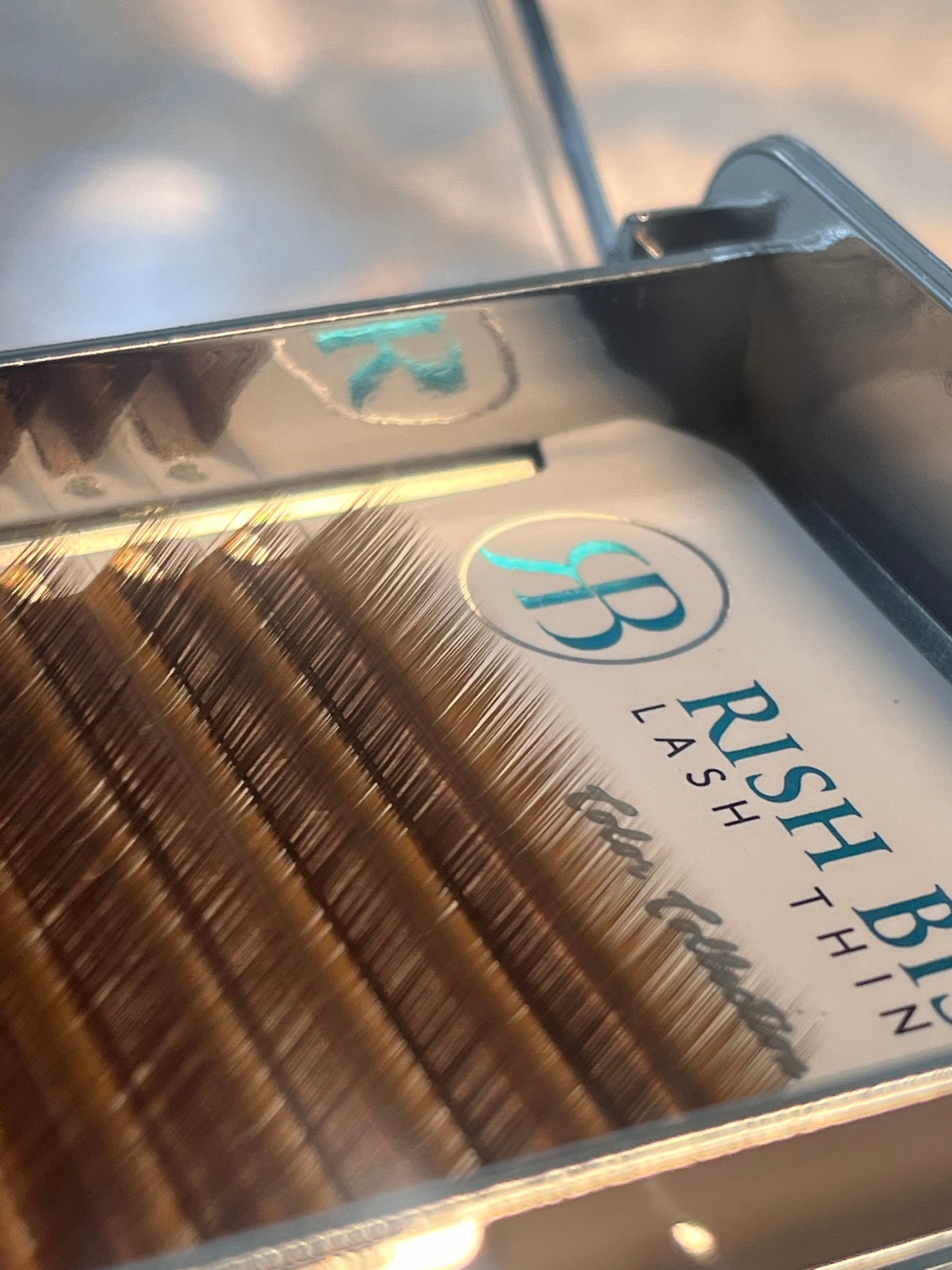 L 0.03 Brown Lashes